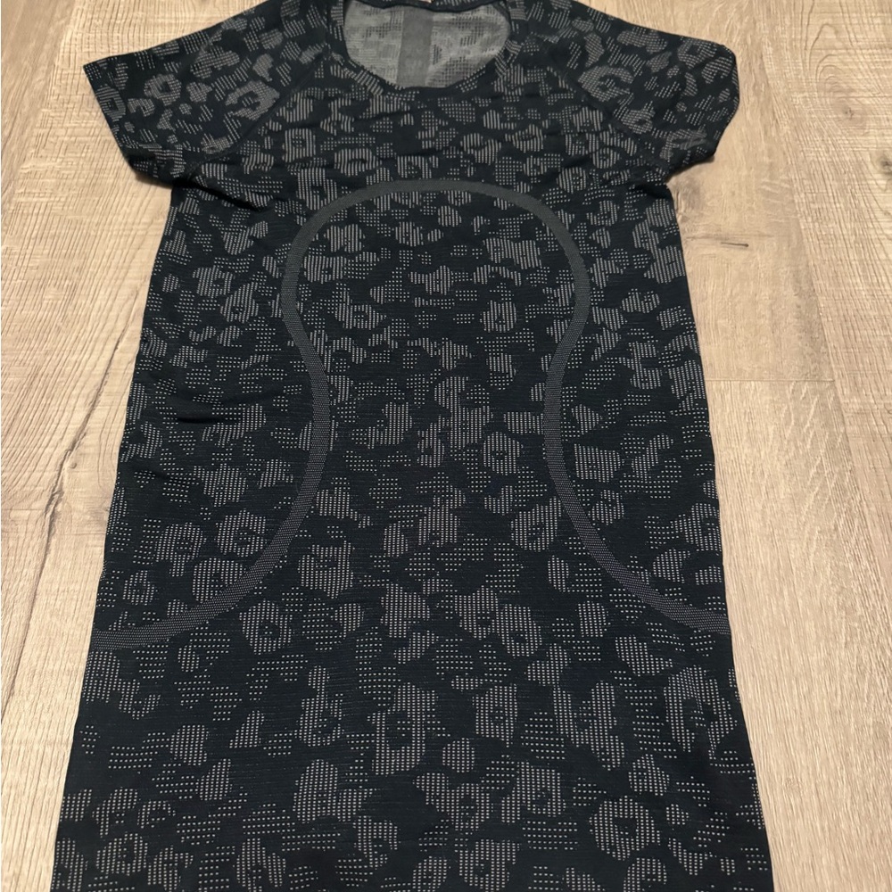 Luluemon Navy Cheetah Print Swiftly Tech Short Sleeve